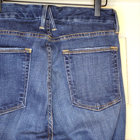 GOOD AMERICAN Good Waist High Waist Step Hem Distressed Skinny Jeans - Picture 5 of 6